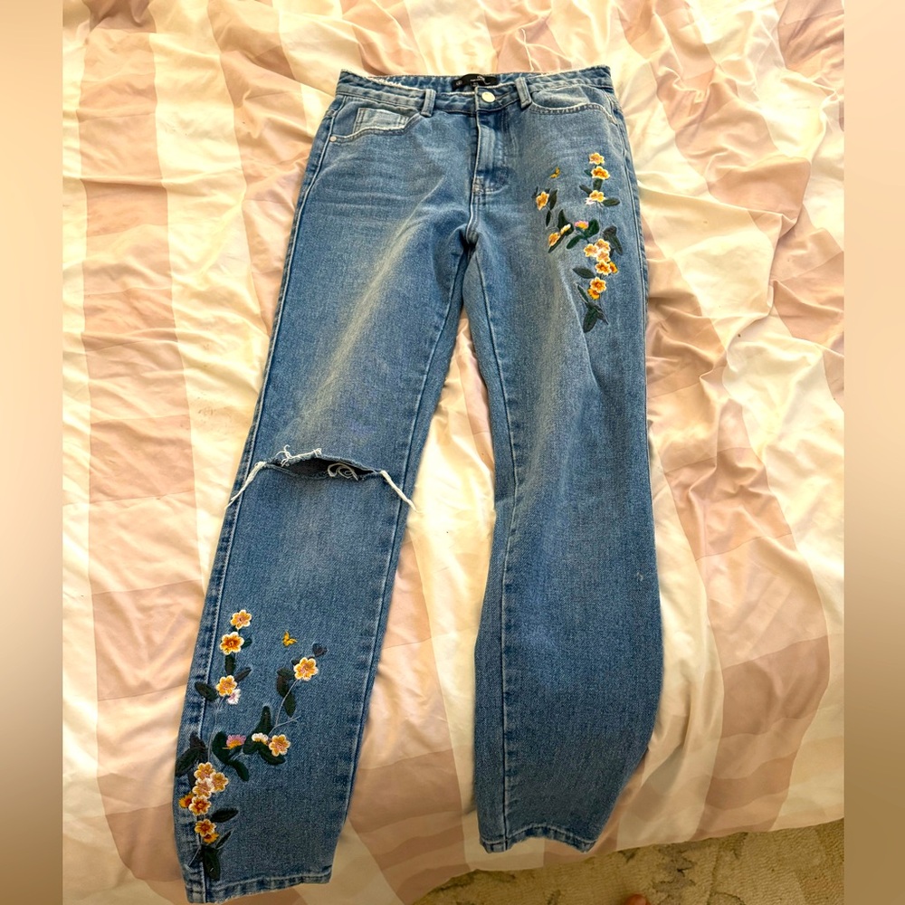 Missguided Riot High Rise Mom Jeans Embroider Flower Women's Size 6US